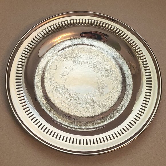 Round Silver Decorative Plate - Picture 4 of 11